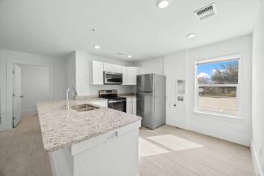 Main picture of 138 Ware Blvd