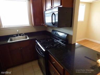 Main picture of 2636 W Foster Ave