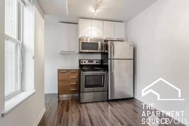 Main picture of 925 W Carmen Ave