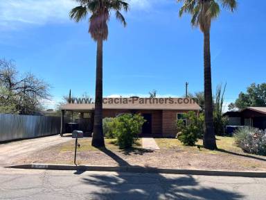 Main picture of 3226 E 26th St