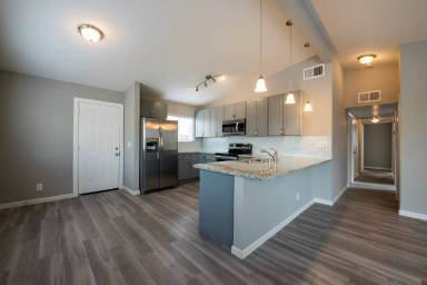 Main picture of 103 Maple St
