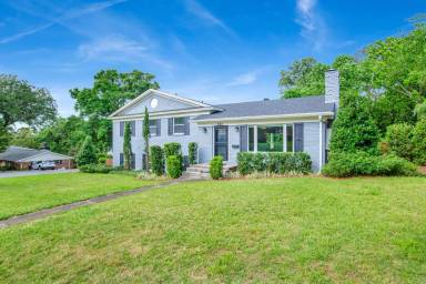 Main picture of 421 Woodbine Dr