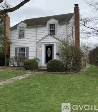Main picture of 736 Chelsea Ave