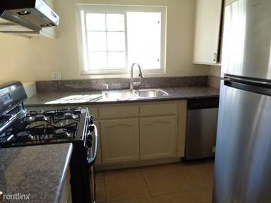 Main picture of 10760 Woodbine St