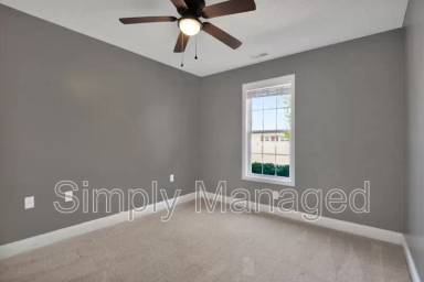 Main picture of 304 Hawthorn Dr