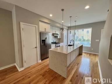 Main picture of 725 Fairmount Ave