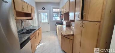 Main picture of 5896 Hobart St