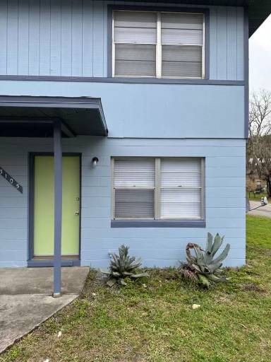Main picture of 3105 SW 24th Dr