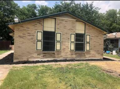Main picture of 223 Baldwin Blvd