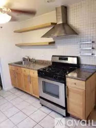 Main picture of 401 S Clinton St