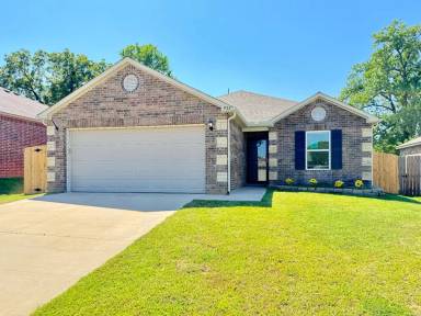 Main picture of 933 Klare Ln