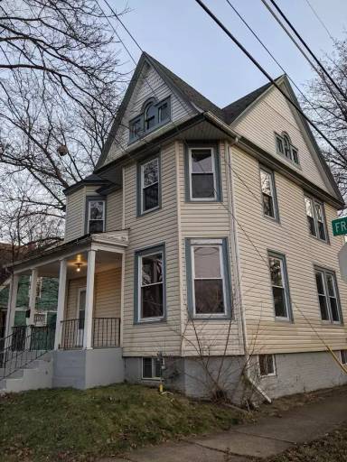 Main picture of 223 Franklin St