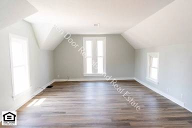 Main picture of 109 E Broad St