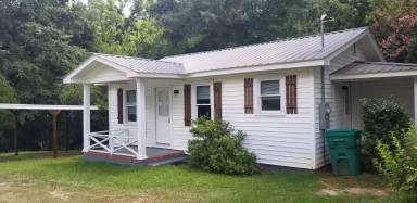 Main picture of 121 Pine Ave SE