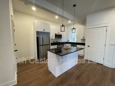 Main picture of 27 W Ferdinand St