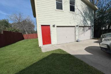Main picture of 212 Lessin Ln