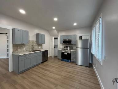 Main picture of 4300 Apple Ave