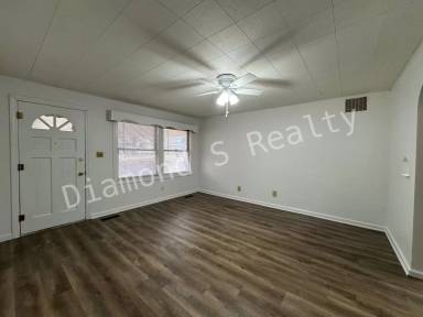 Main picture of 2541 W Lincoln St