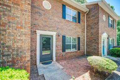 Main picture of 4084 Hidden Hollow Dr