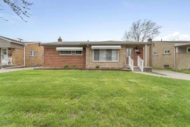 Main picture of 15726 Poplar St