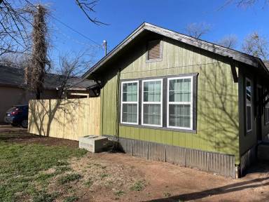 Main picture of 1001 S 15th St