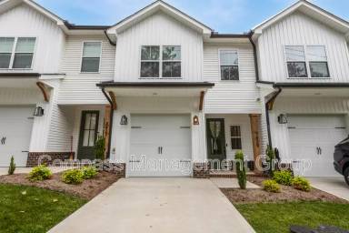 Main picture of 7429 Thomas Ln