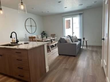 Main picture of 5031 E Hagadorn Ln