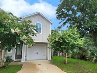 Main picture of 242 Junction Ave