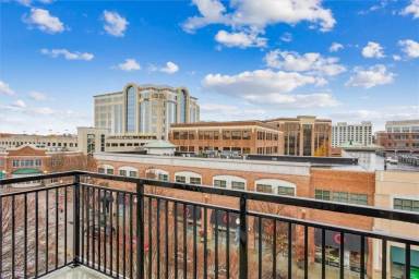 Main picture of 670 Town Center Dr