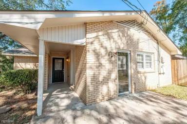 Main picture of 732 Burlington Dr