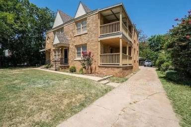 Main picture of 909 NW 36th Ter