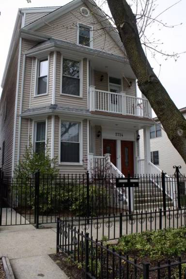 Main picture of 2724 N Marshfield Ave