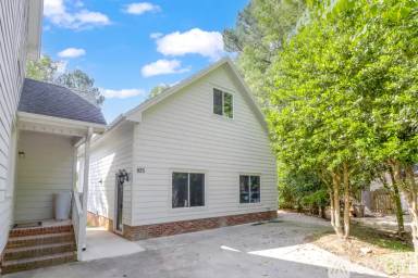 Main picture of 625 Elmwood Ct