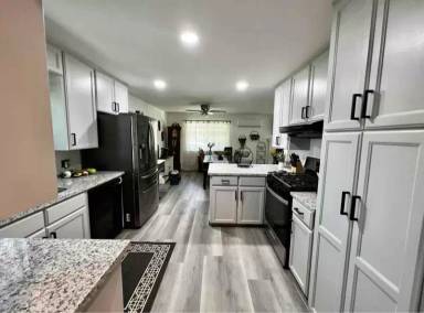 Main picture of 3127 W Tulare Ave
