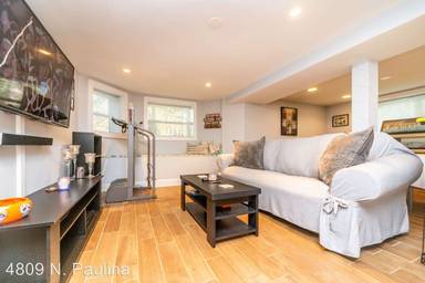Main picture of 4809 N Paulina St
