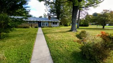 Main picture of 1 Lantern Ln