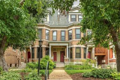 Main picture of 5326 Waterman Blvd
