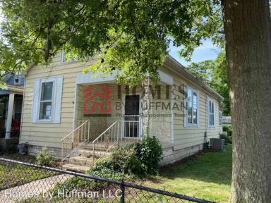Main picture of 1401 E Illinois St