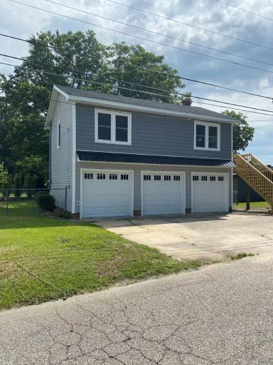 Main picture of 205 Burnett St