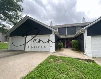Main picture of 515 NE Newport Dr