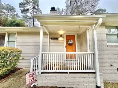 Main picture of 3432 Leonard St