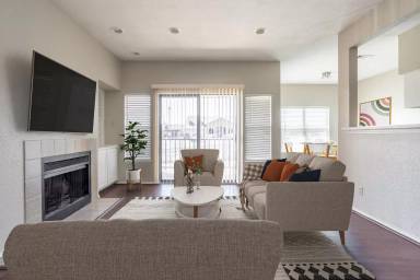 Main picture of 400 E Pearl St