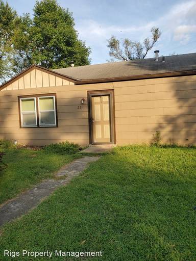 Main picture of 221 SE 35th Ter