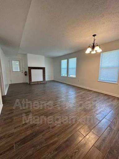 Main picture of 105 Howell Way