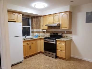 Main picture of 227 Bay 49th St