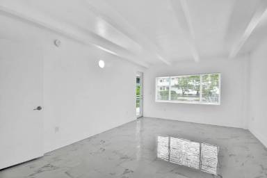 Main picture of 325 Ocean Dr