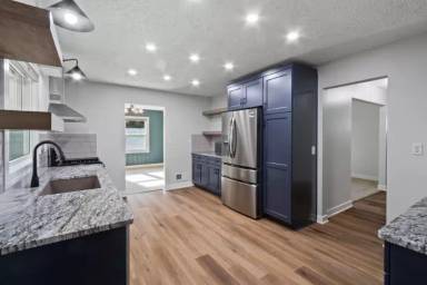 Main picture of 1533 S 76th St
