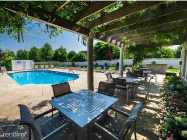 Main picture of 32 Brainard Ave