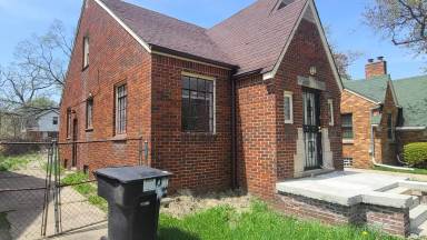 Main picture of 15319 Sussex St