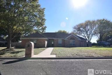 Main picture of 512 Neches St